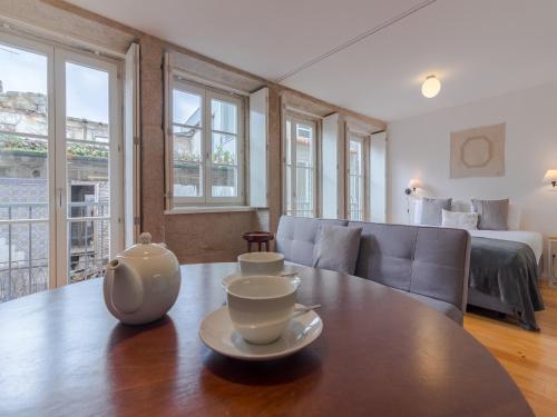 Modern studio in Porto with balcony