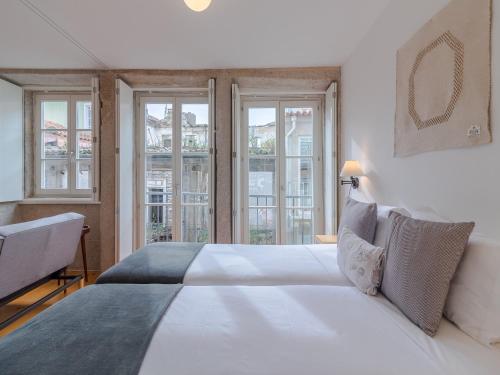 Modern studio in Porto with balcony