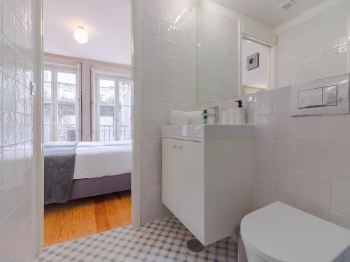 Modern studio in Porto with balcony