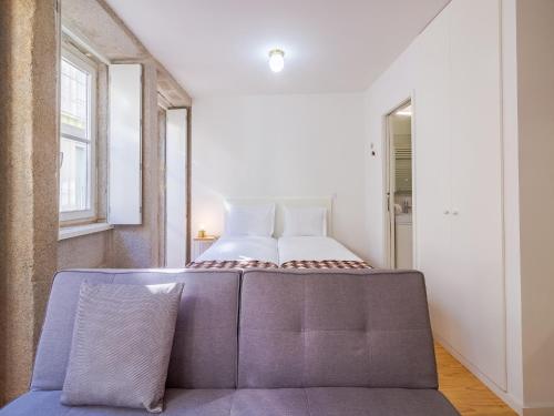 Central Porto apartment with balcony
