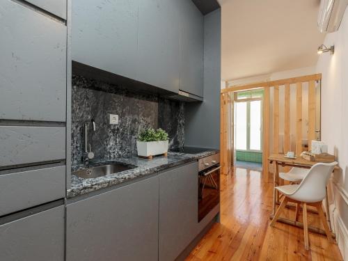 Modern Porto studio with essential amenities