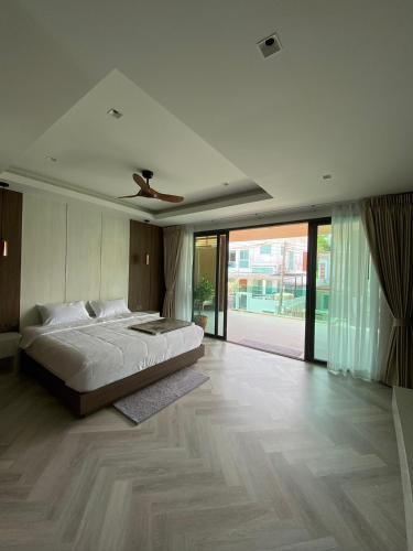 a bedroom with a bed and a ceiling fan at Mountain breeze villa phuket in Ban Bang Khu