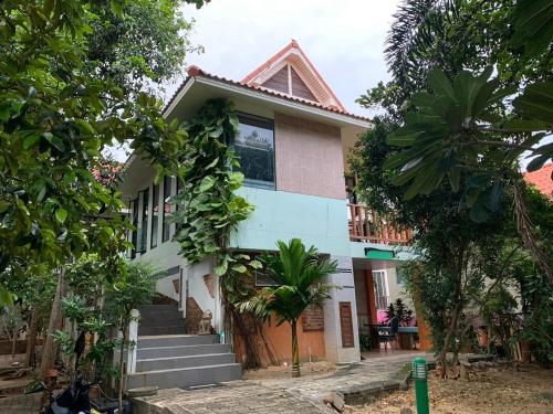 a house with stairs in front of it at Sawasdee House in Lamai