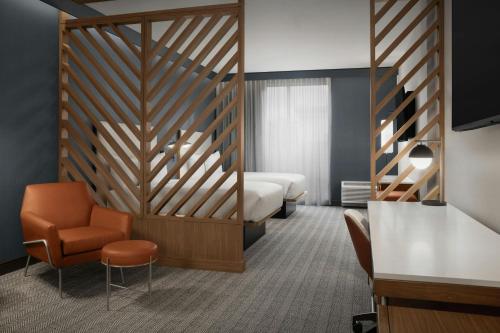 Χώρος καθιστικού στο Courtyard by Marriott Antioch Pittsburg