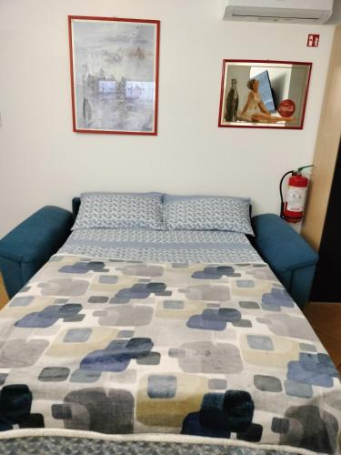 a bedroom with a bed with a blue couch at Our real happy place in Cavallino-Treporti