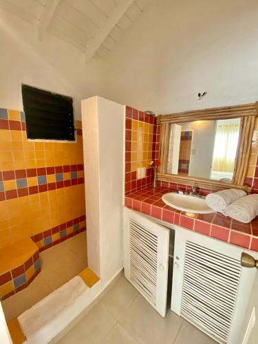 a bathroom with a sink and a tv in it at casa cerca de la playa céntrico in Las Terrenas