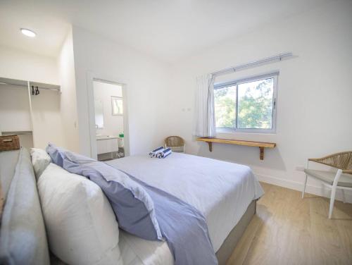 Postel nebo postele na pokoji v ubytování Caribbean Breeze - 2BR Apartment close to Beach