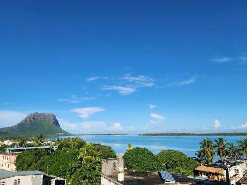 AA Sea-view and Mountain view Apartment