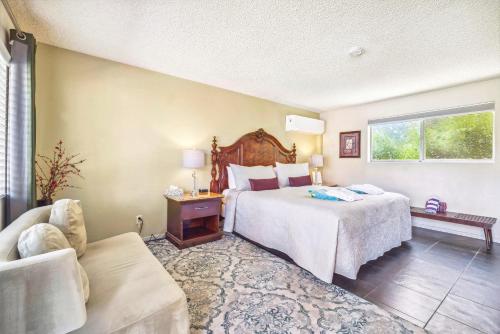 a bedroom with two beds and a couch at Lido Palms Resort and Spa in Desert Hot Springs