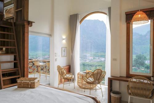 Nespecifikovaný výhled na hory nebo výhled na hory při pohledu z hotelu
