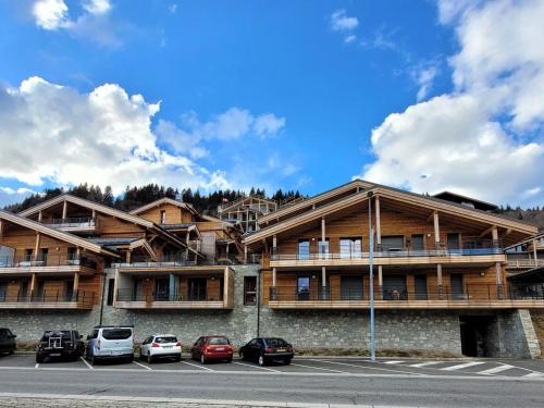 Appartement neuf lumineux et spacieux, proche centre, grande terrasse, parking inclus