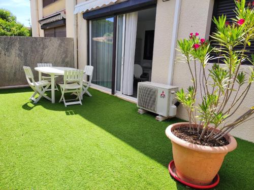 Appartement 3 pièces avec climatisation, piscine et parking privé à 500m des plages - FR-1-776-128