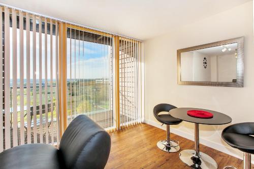 Fotografie z fotogalerie ubytování ShortstayMK Vizion apartments, with free superfast wi-fi, parking v destinaci Milton Keynes