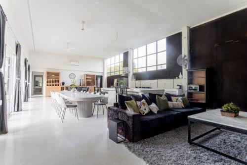 Kuchyň nebo kuchyňský kout v ubytování Rocka Villa Maenam