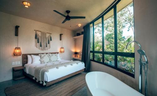 Jungle Rooftop Villa -Priv Pool-Bathtub-Jacuzzi 2Aにあるベッド
