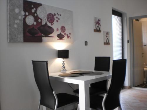 a white desk with two chairs and a lamp at Apartment Dalmatino in Split