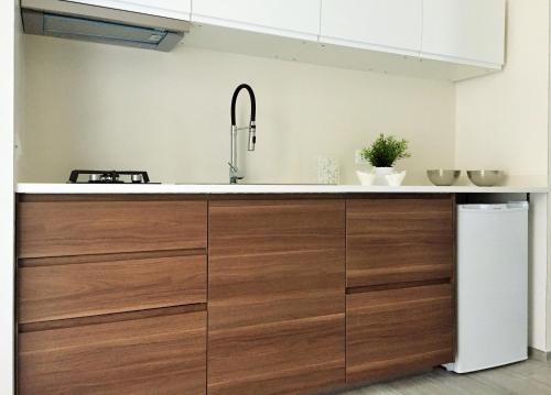 A kitchen or kitchenette at Profumo d'aMARE
