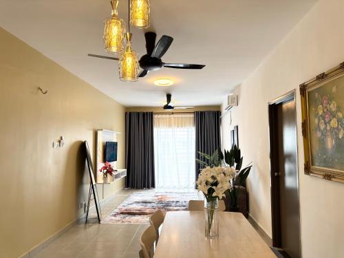 a living room with a ceiling fan and a table at Homestay Zailin A'Famosa in Kampong Pulau Sebang