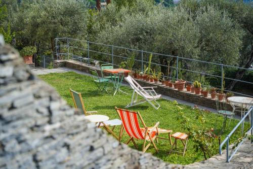 a group of chairs and tables in a garden at Casa Pernice in Lavagna