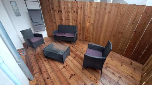 an overhead view of chairs and tables on a wooden floor at L'évasion in Saujon