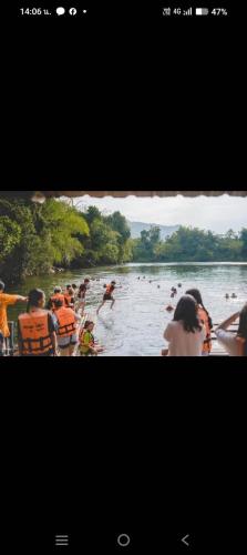 a group of people in the water on a river at มาตาบุรี ริเวอร์เเควรีสอร์ท in Ban Gaeng Cho