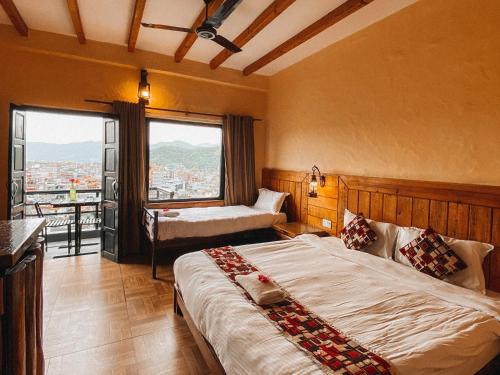 Una cama o camas en una habitación de Hotel Tourist Residency