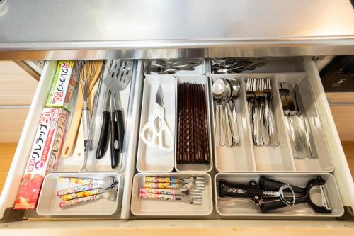 a drawer filled with utensils in a kitchen at 福楽亭 in Minami-sotoborichō