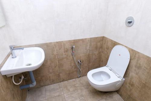 Koupelna v ubytování Balu Residency - A Business Class Hotel