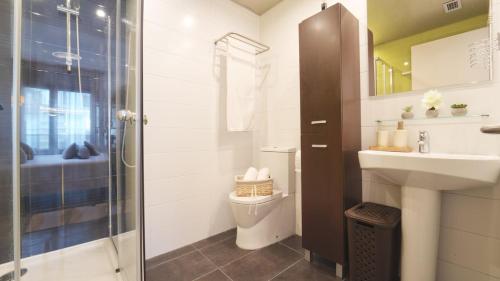Seahomes Vacations - Beachside Apt with Pool