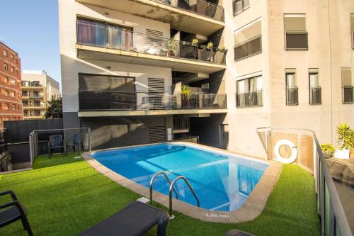 Seahomes Vacations - Beachside Apt with Pool