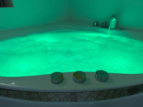 Relais Cocorico - Town House 4 Private Suites, AC Cinema Gym & Sauna