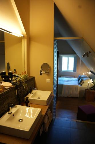 a bathroom with a sink and a bed at Landgasthof Halbinsel Au in Wädenswil