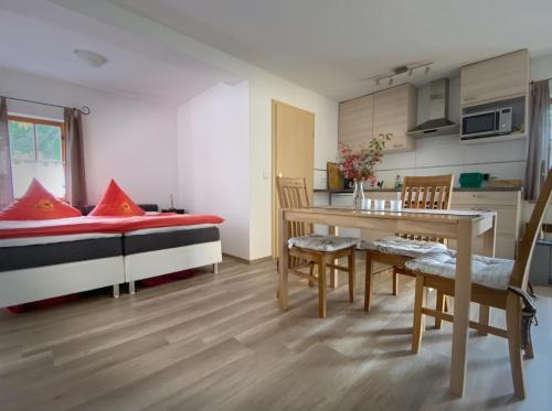 a bedroom with a bed and a table and chairs at Appartement Doesjes Huis in Naumburg