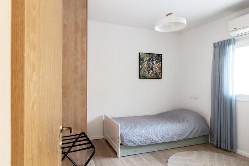 Una cama o camas en una habitación de פנינה בחצבה