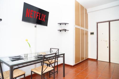 Modern and Central One-Bedroom, 10 min from Colosseum