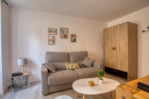 2 pièces climatisé, 100m du centre, \