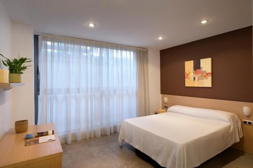 Postel nebo postele na pokoji v ubytování SG Costa BCN Apartments