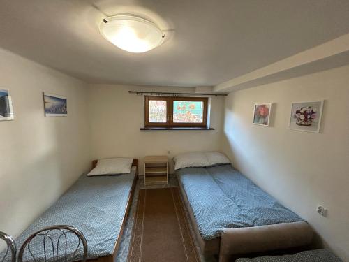 Ένα ή περισσότερα κρεβάτια σε δωμάτιο στο Apartament Szkolna 9