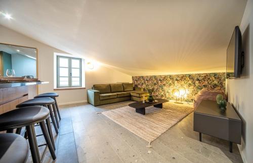 a living room with a couch and a table at L'exploratrice in Tournus