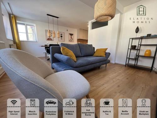a living room with a blue couch and a table at traumhafte Business & Relax Wohnung direkt im Stadtkern Oettingens by Elation Homes in Oettingen in Bayern