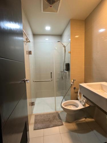 Koupelna v ubytování 81 Newport Blvd Cluster 4 Unit B 3rd flr by Rechelle Nunag