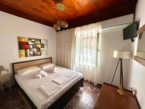 a bedroom with a bed and a window at BlueSunnyParadise in Glóssa