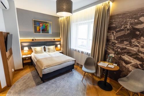 Postel nebo postele na pokoji v ubytování K4 APARTHOTEL KRAKÓW