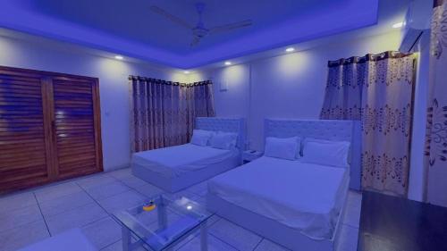 Ένα ή περισσότερα κρεβάτια σε δωμάτιο στο Hotel Blue Sky