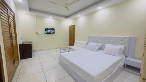 Ένα ή περισσότερα κρεβάτια σε δωμάτιο στο Hotel Blue Sky