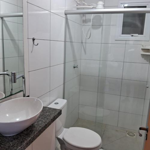 a bathroom with a toilet and a sink and a shower at Apto6 com WI-FI e garagem e 100 a av Brasil in Passo Fundo