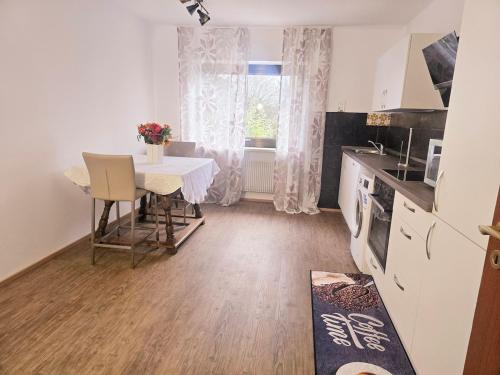 Kuchyň nebo kuchyňský kout v ubytování Südhang Wohnung bei Mariahilfberg