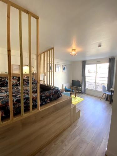 a bedroom with a large bed in a room at L'Estrade, Studio centre-ville in Cholet