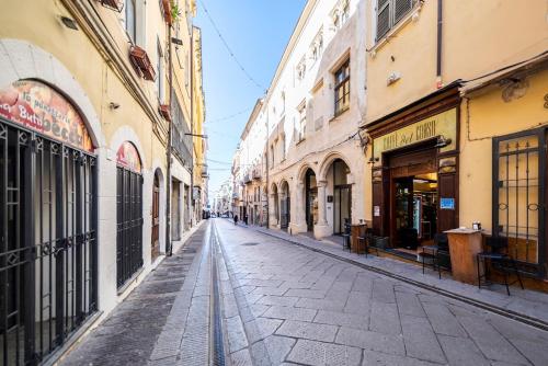 an empty street in a city with buildings at Suite Deluxe in Palazzo Storico - Centro Sassari - Appartamento Isola Rossa in Sassari