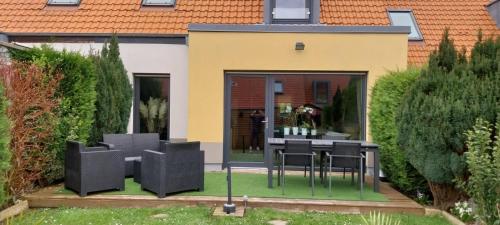 Photo de la galerie de l'établissement Maison avec terrain de pétanque, à Wimille